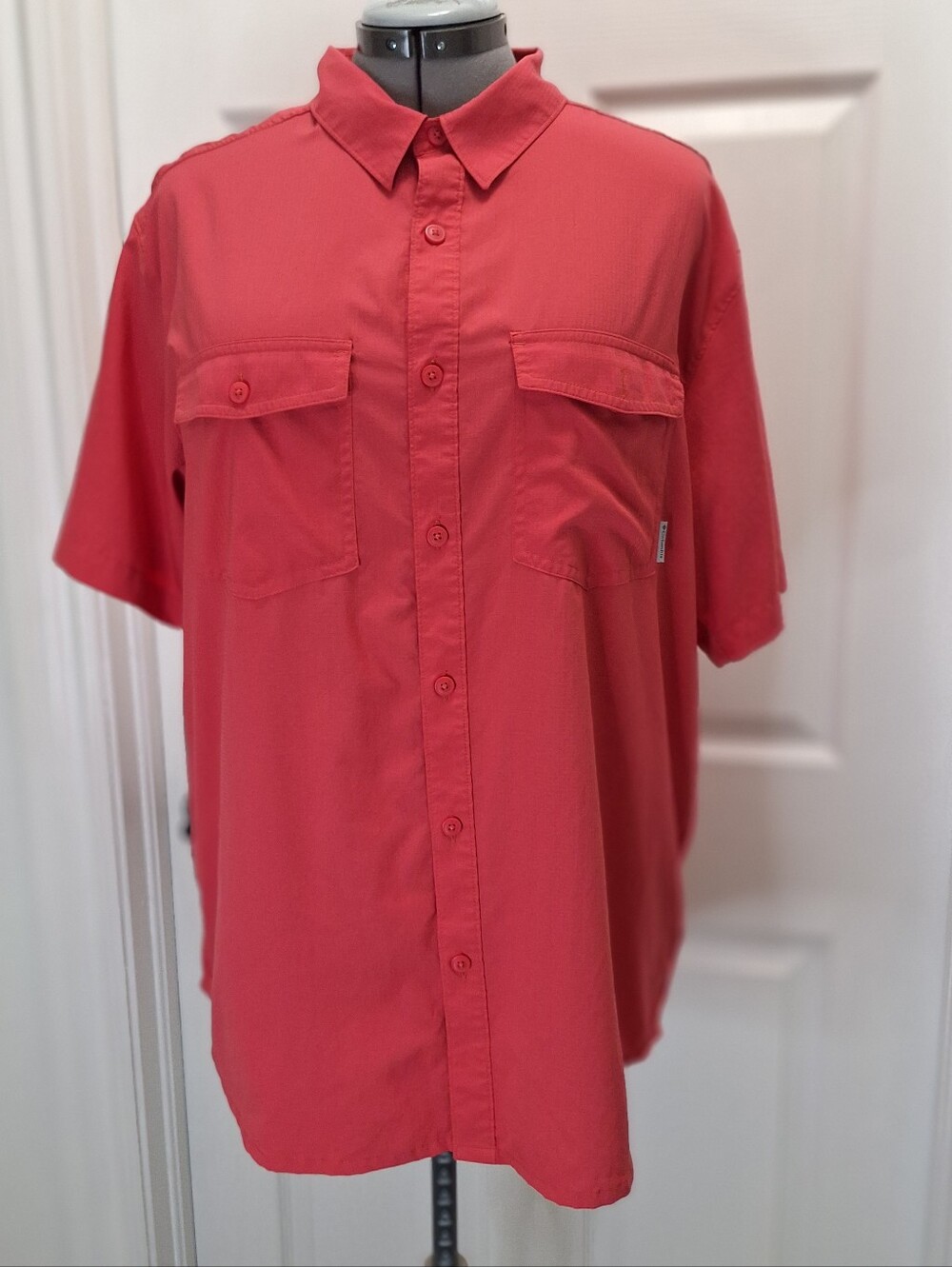 Men's Short-Sleeve Button-Up Shirt in Coral Red